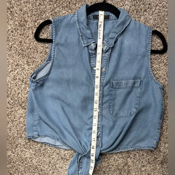 3/$10 Forever 21 Denim Top Sz S - Picture 3 of 3